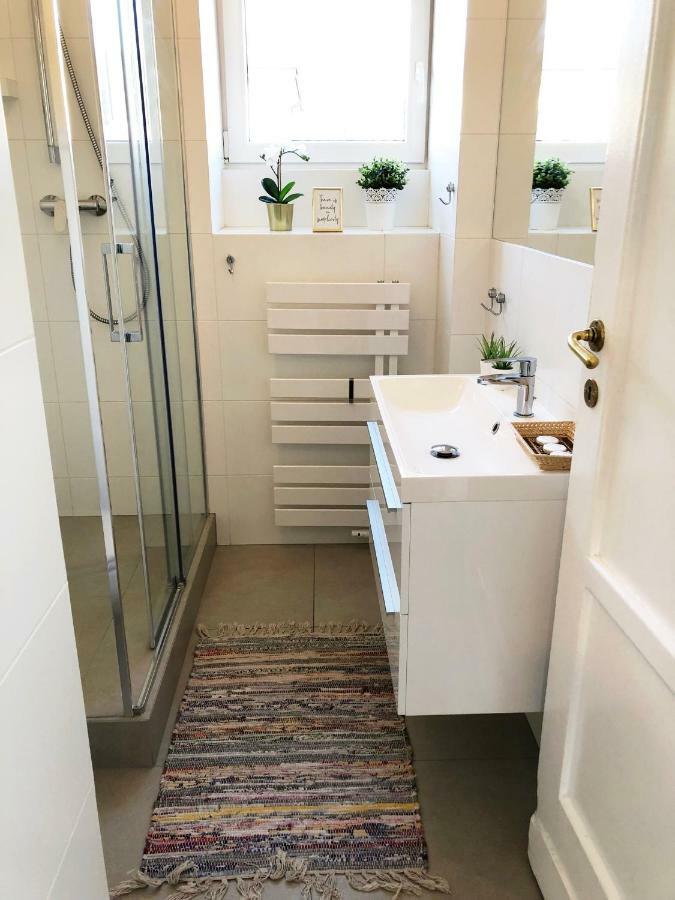 Niepodgleglosci 245- 2br By Homeprime